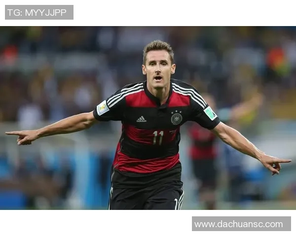 探索右边后卫足球明星的辉煌历程与赛场表现解析